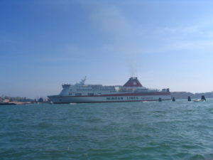 IMG Big Liner in the Grand Canal_0538